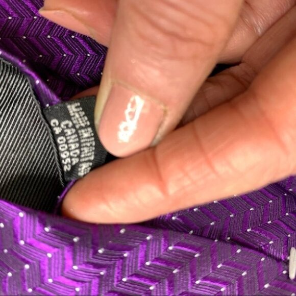 J.P. Tilford Men's 100% Silk Purple  Geometric Tie - Picture 5 of 7